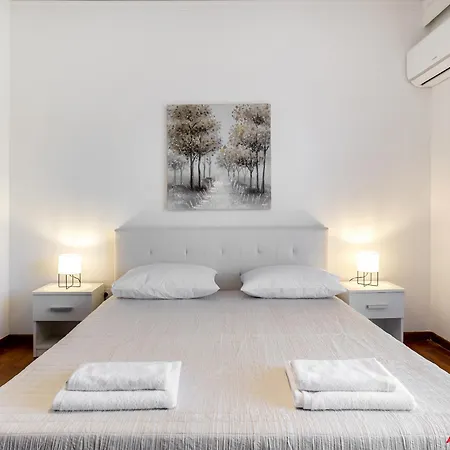 Rhodes Heart Close To The Old Town Rhodes City